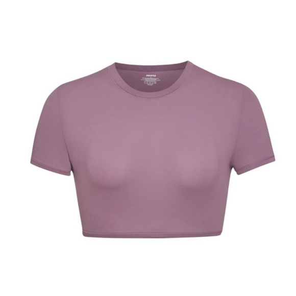 Skims Fits Everbody Super Cropped T-Shirt In Plum - Picture 1 of 8